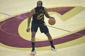 哈登骑士生涯前6场场均18.7分5板8.7助 投篮命中率50.7%