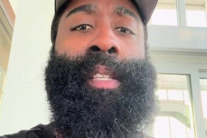 登哥大胡子都白了哈登社媒：继续追逐你的梦想！就这么简单！