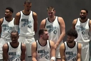 世界队合照约基奇还是喜欢和东契奇逗